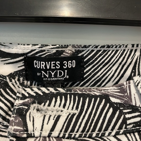 NYDJ Curves 5 pocket capris in black and white jungle print. Stretchy. - Picture 2 of 3